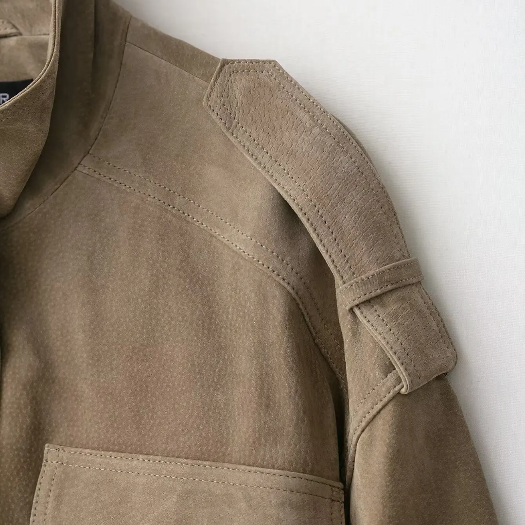 Jacke mit Bündchen und Schulterriegeln