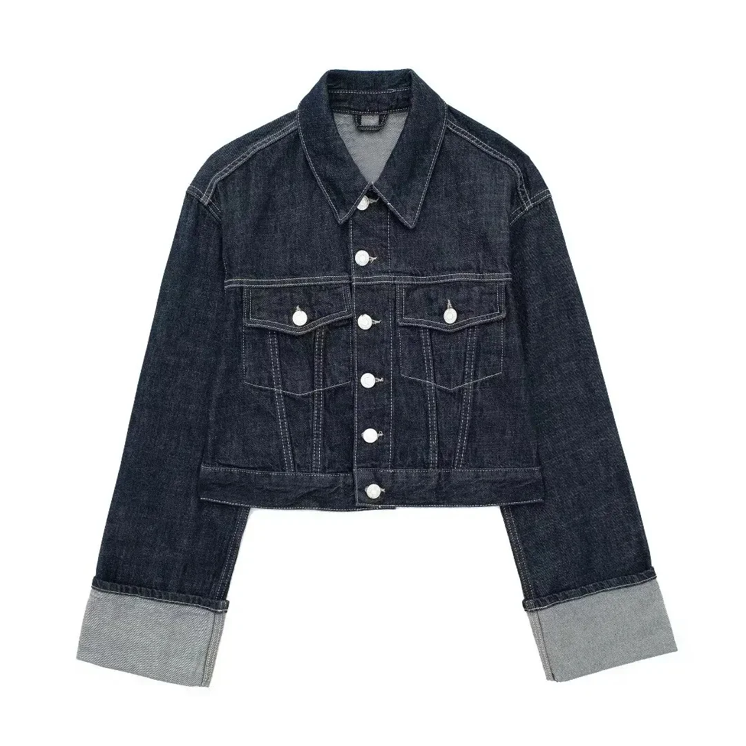 Trendige Cropped-Jeansjacke mit silbernen Knöpfen und Taschen