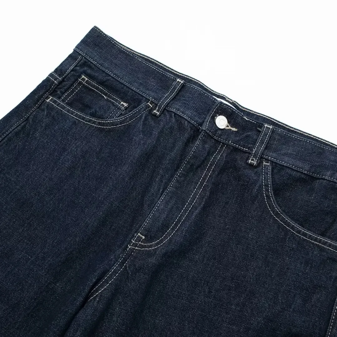 Dunkelblaues Jeans-Set mit High-Waist-Hose und stylischer Jacke