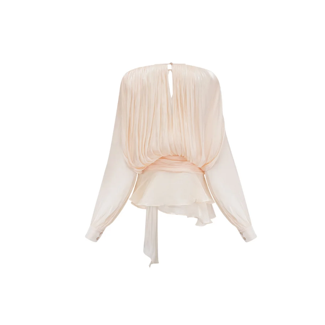 Formbetontes Abendkleid mit fließendem Stoff in Creme - Rückseite