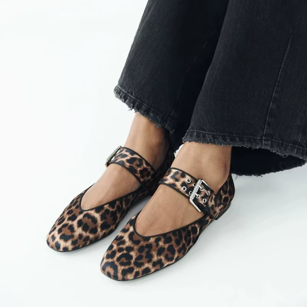 Flache Mary Jane Ballerinas mit Schnalle in Leooptik