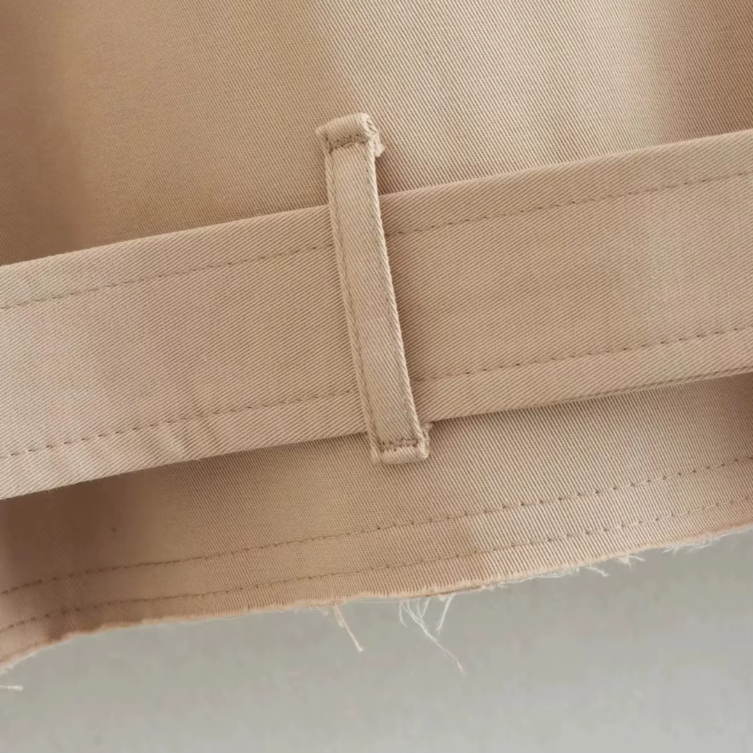 Trenchcoat-Jacke mit fransigen Saum