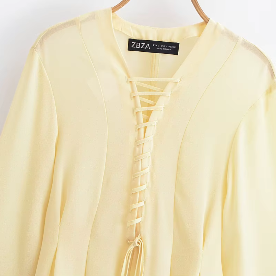 Elegante gelbe Bluse mit V Ausschnitt und Schnürung