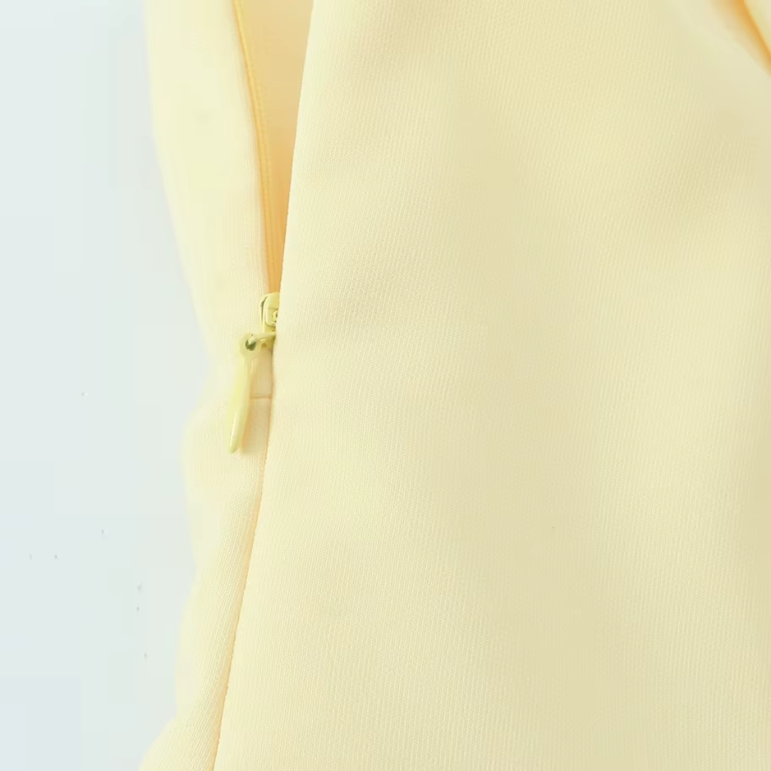 Feminin geschnittenes Tanktop mit Reißverschluss